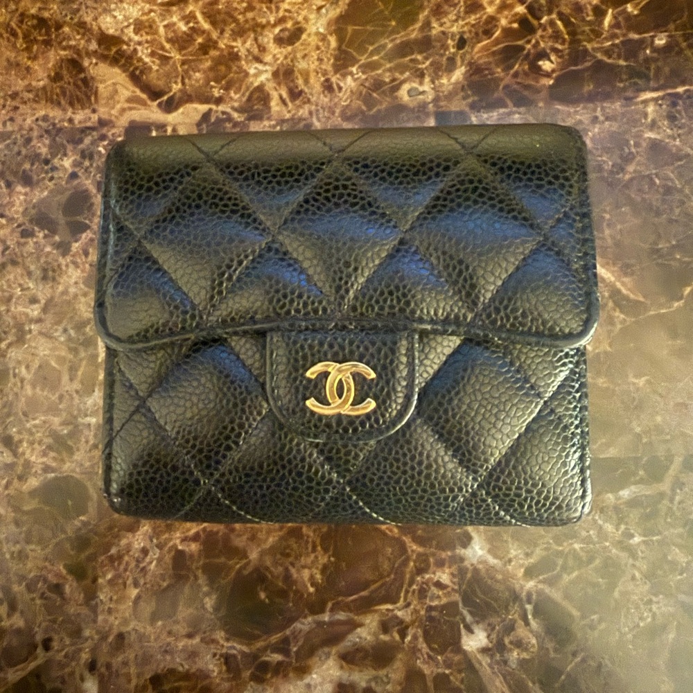 CHANEL Black classic caviar quilted wallet with gold hardware - Picture 13 of 16